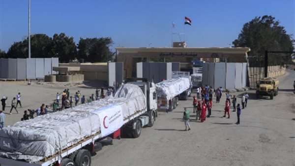 الهلال الأحمر يساعد