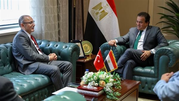 وزير الصحة والسفير