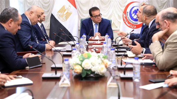 اجتماع وزير الصحة