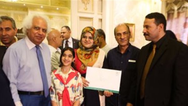 لجنة التعليم تكرم