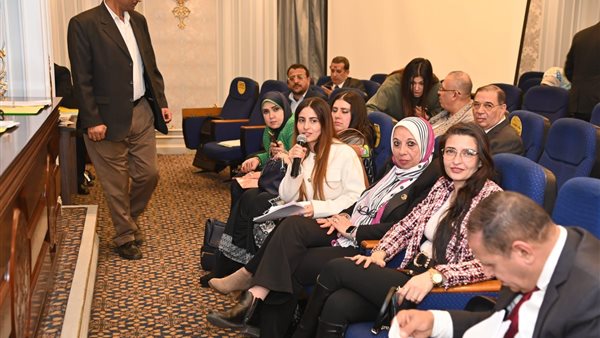 جانب من اجتماع لجنة