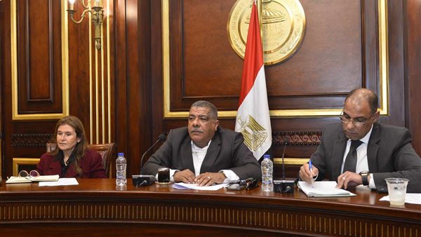 لجنة الصناعة بمجلس