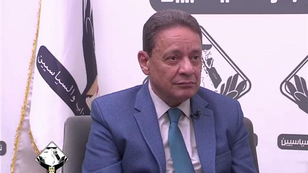  الكاتب الصحفي كرم