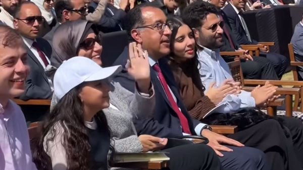 رئيس الوزراء يحتفل