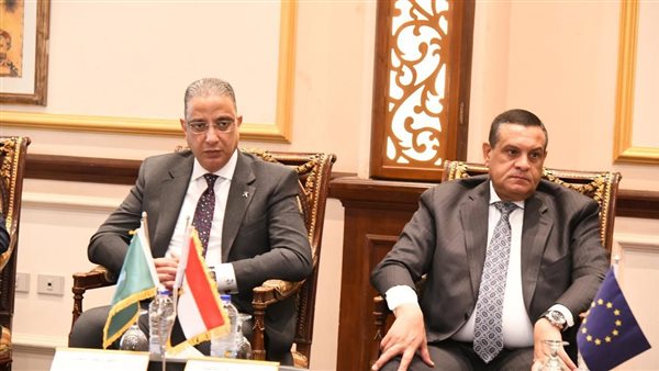 محافظ الفيوم ووزير