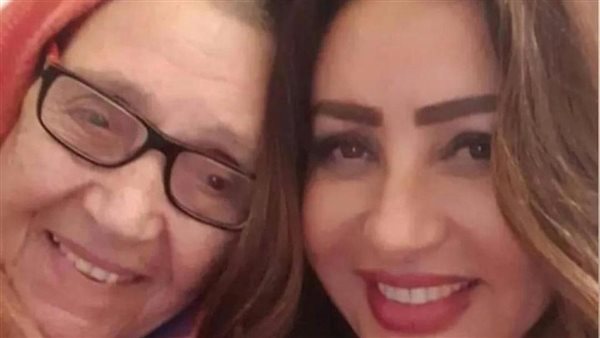 لطيفة ووالدتها