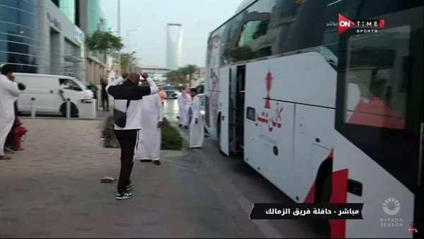 شيكابالا أمام حافلة