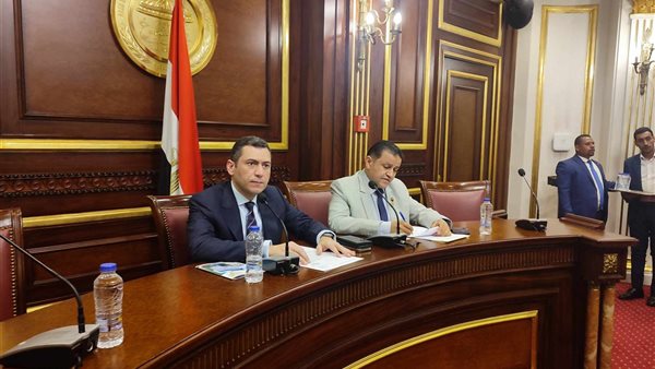  لجنة الصناعة بمجلس