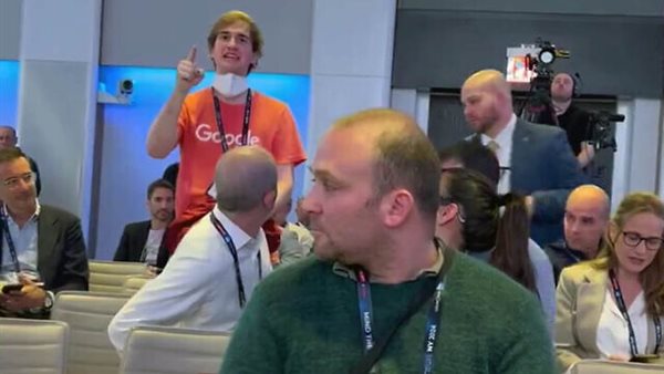 جوجل تطرد موظف بسبب