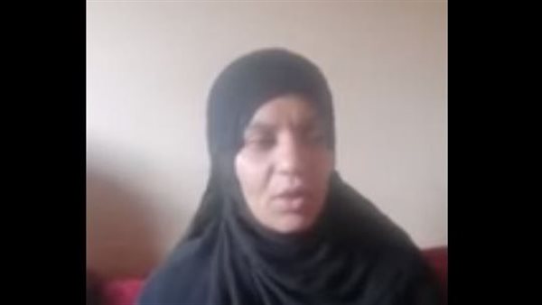 والدة عز ضحية والده