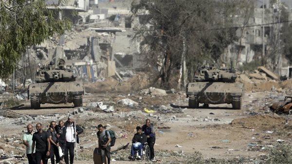 نازحين مجبرون على