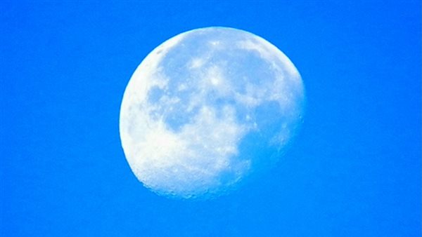 القمر سيشرق عند الظهر..