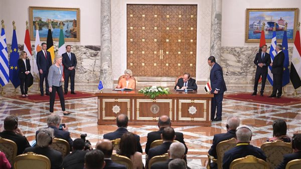 التوقيع على وثيقة