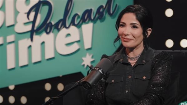 الفنانة مني زكي