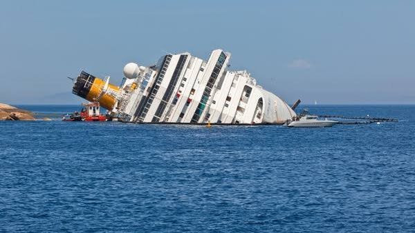 سفينة غارقة - ارشيفية