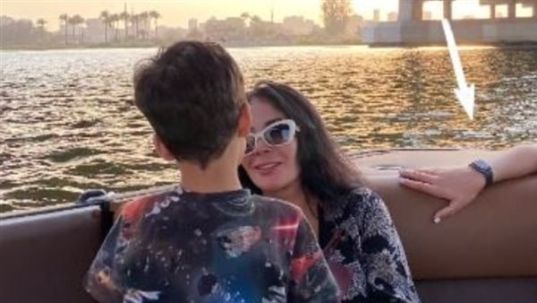 منى زكي ونجلها