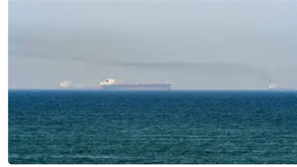 سفينة بالبحر الأحمر