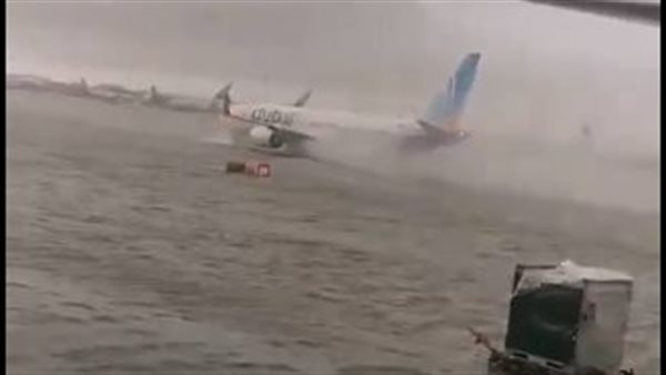 مشاهد من غرق مطار