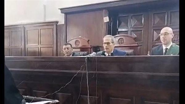 محاكمة مدرس الفيزياء