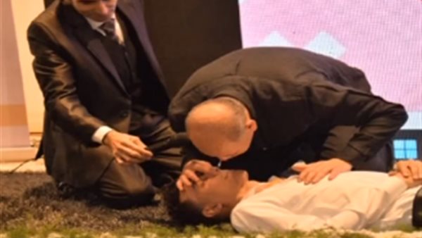 طريقة انقاذ شخص بلع