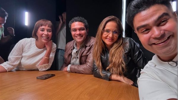 ابطال مسلسل ب 100