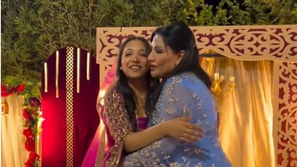 بدرية طلبة وإبنتها