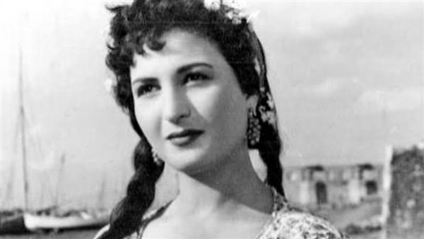 الفنانة نعيمة عاكف