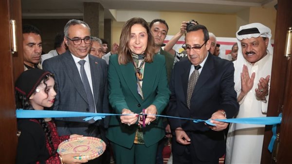 وزيرة الثقافة ومحافظ