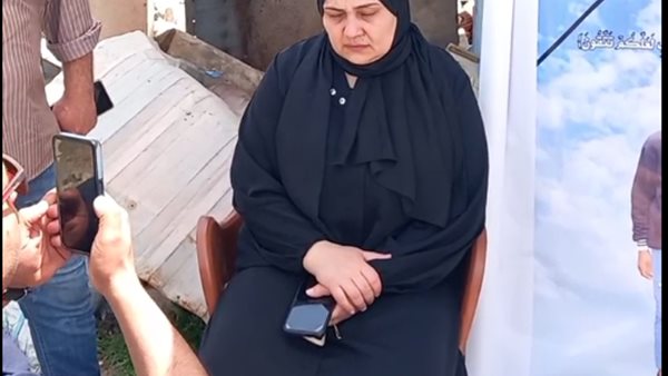 والدة أيمن في كفر