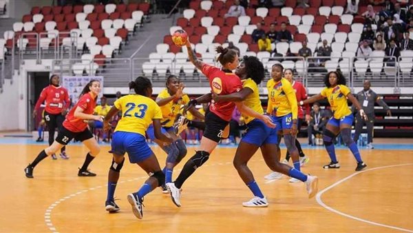 الأهلي وبيترو أتلتيكو