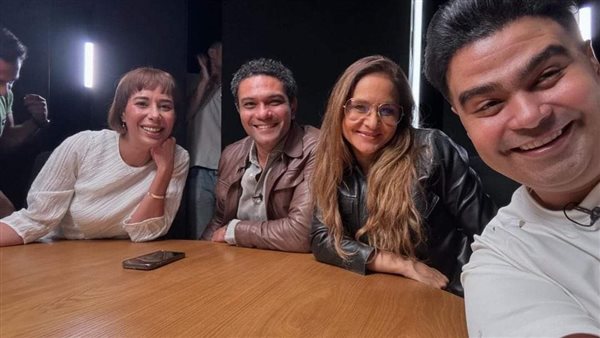 أبطال مسلسل 100 وش