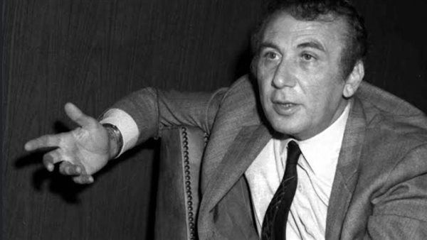 الشاعر نزار قباني