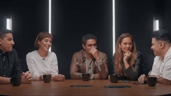 أبطال مسلسل بـ100