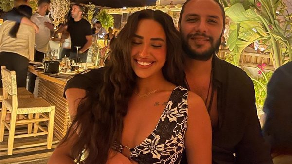 آية سماحة وزوجها