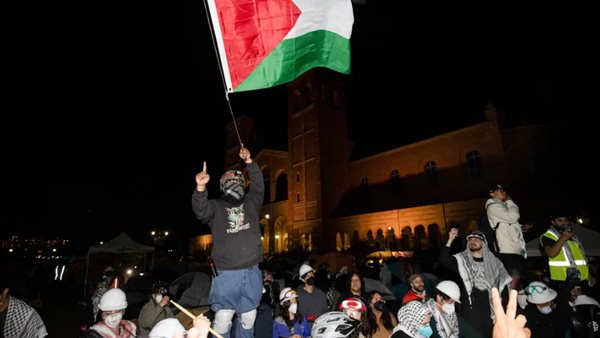 اعتصاما من أجل غزة