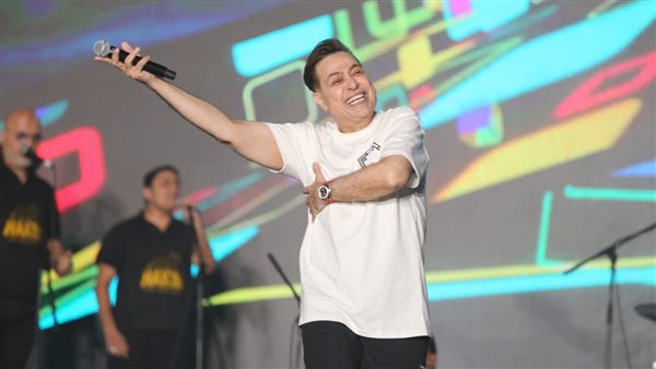 المطرب حكيم 