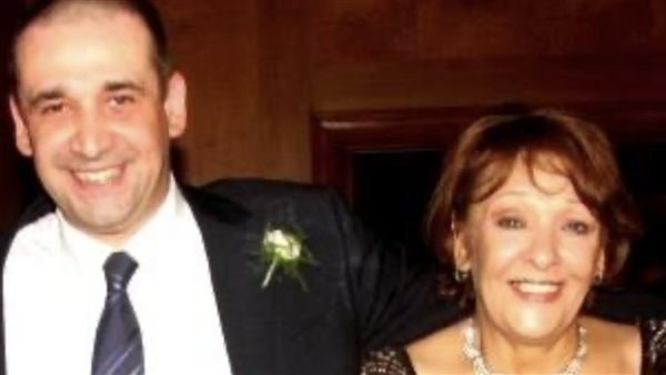 والدة كريم عبد العزيز