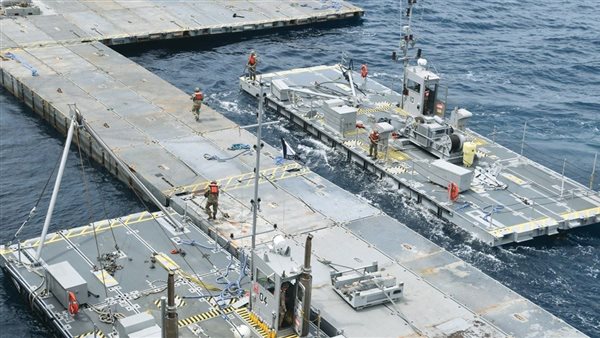 انطلاق أول شحنة مساعدات