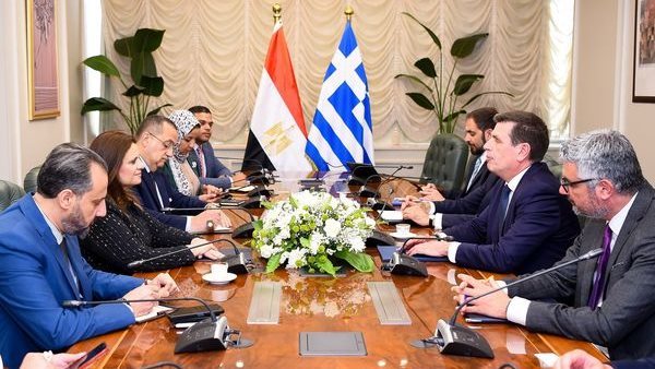 وزيرة الهجرة 