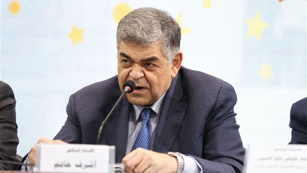 الدكتور أشرف حاتم