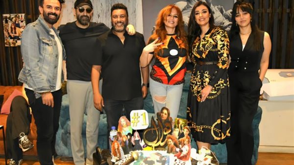 نوال عبد الشافي تحتفل