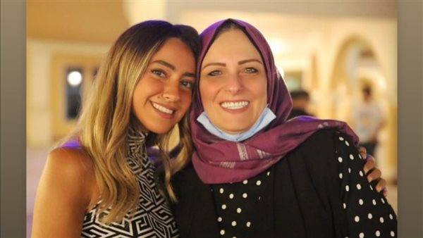 هند عبد الحليم ووالدتها