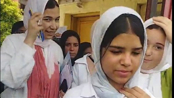 طلاب الشهادة الإعدادية