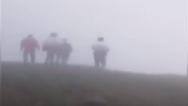 لحظة البحث عن طائرة