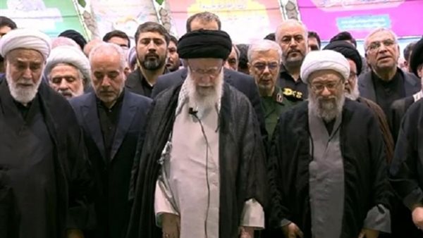 المرشد الإيراني يقيم