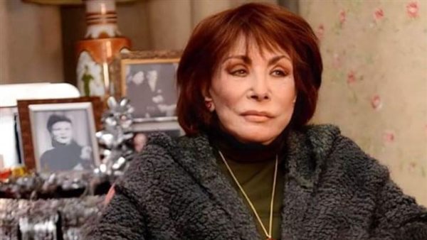 لبنى عبد العزيز 