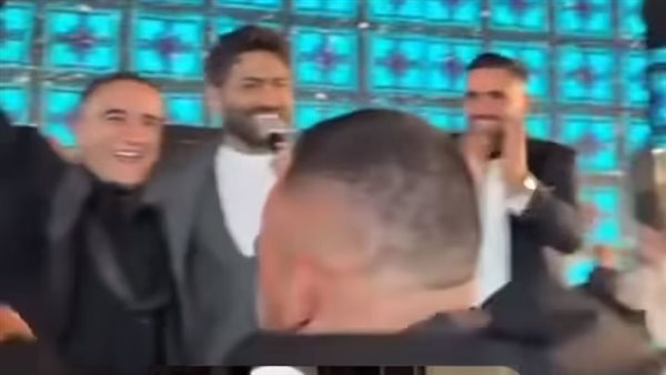 تامر حسني وطفل عمر