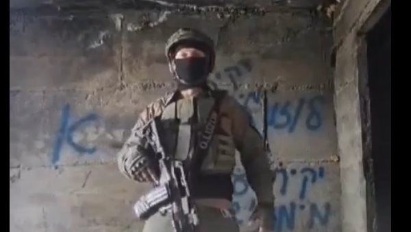 جندي إسرائيلي يهدد