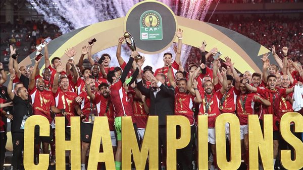 تتويج النادي الأهلي
