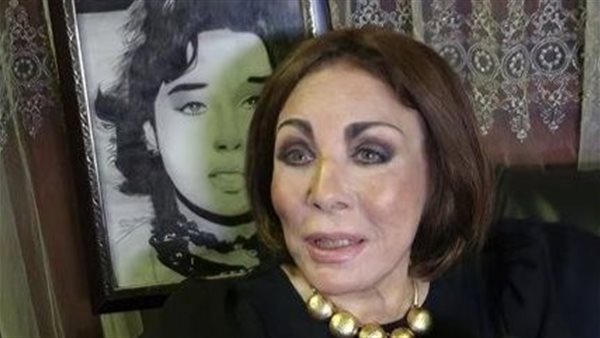 الفنانة لبنى عبد